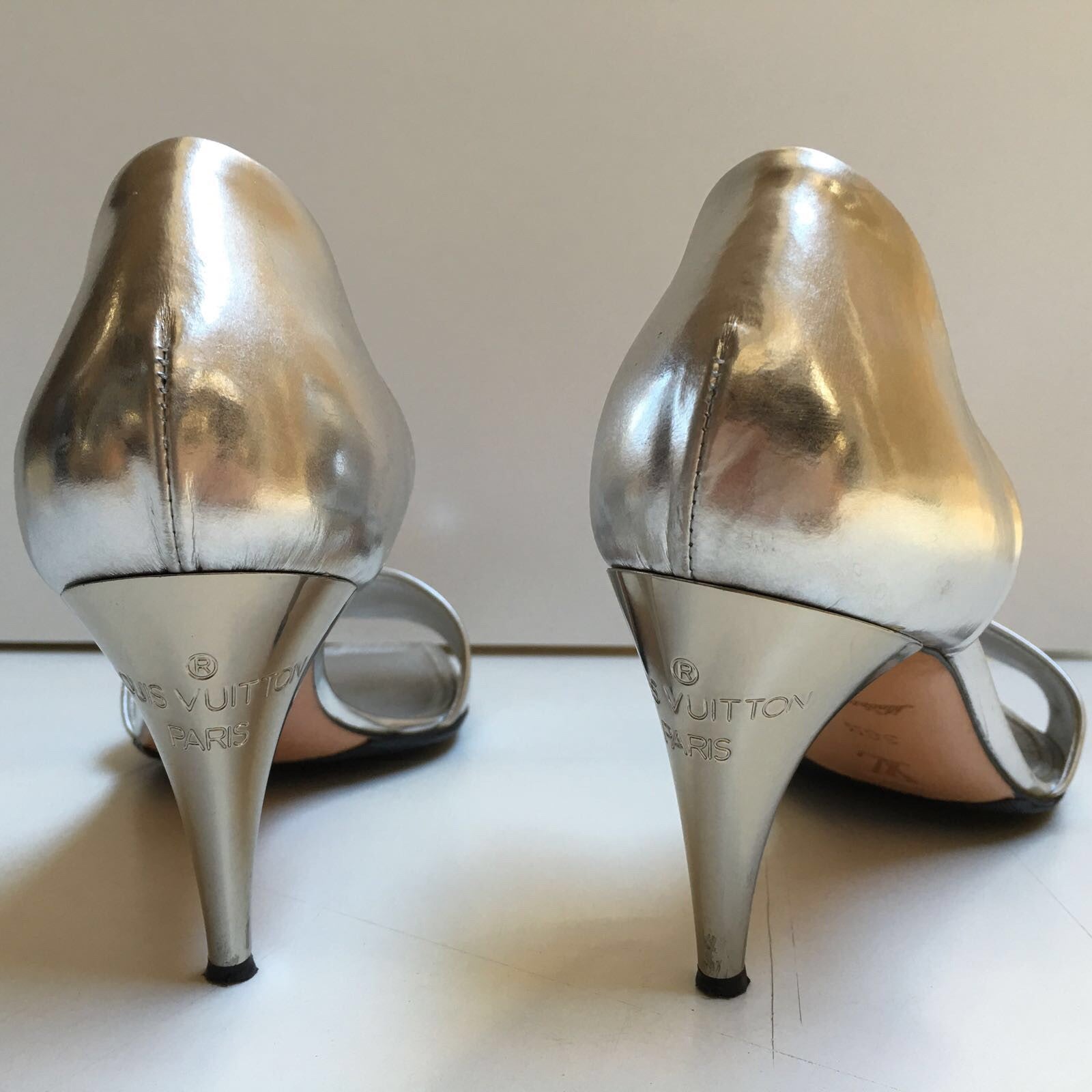 Leather heels Louis Vuitton Silver size 38 EU in Leather - 34721685